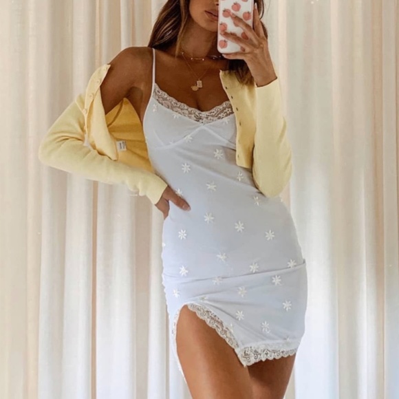 DAISY BODYCON DRESS IN WHITE DAISY EMBRO WHITE - Picture 1 of 7